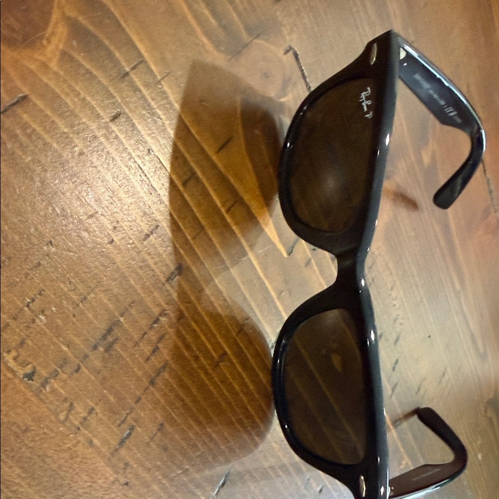 Ray-Ban Classic polarized Wayfarer Black Sunglasses